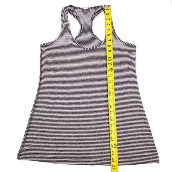 Lululemon racerback tank top - great condition! Size 4 - Picture 2 of 6